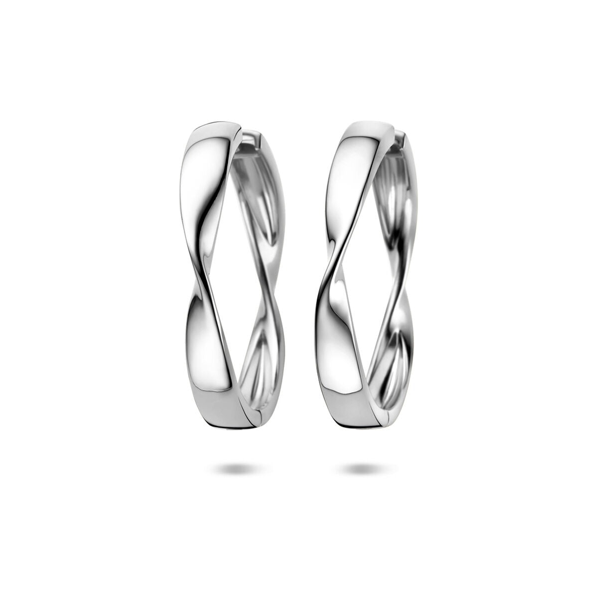 Boucles d'oreilles argentées en forme de spirale, mesurant 40 x 5,5 mm.