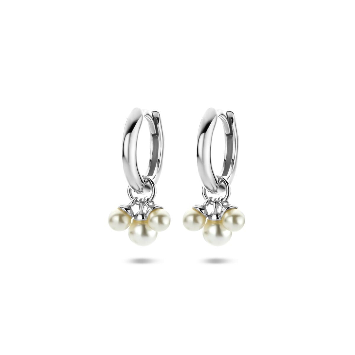 Boucles d'oreilles argentées avec perles et cristaux, finition rhodiée.