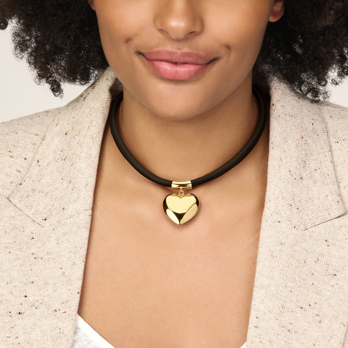 Collier plaqué or en argent avec cœur et cordon noir