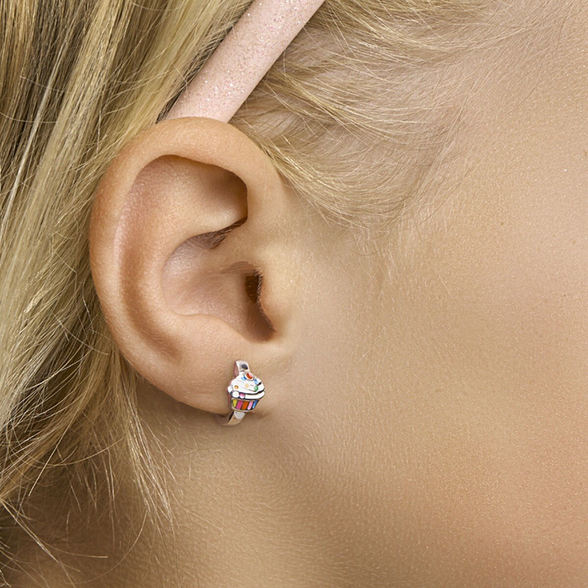 Créoles pour enfant en argent rhodié avec cupcake en émail