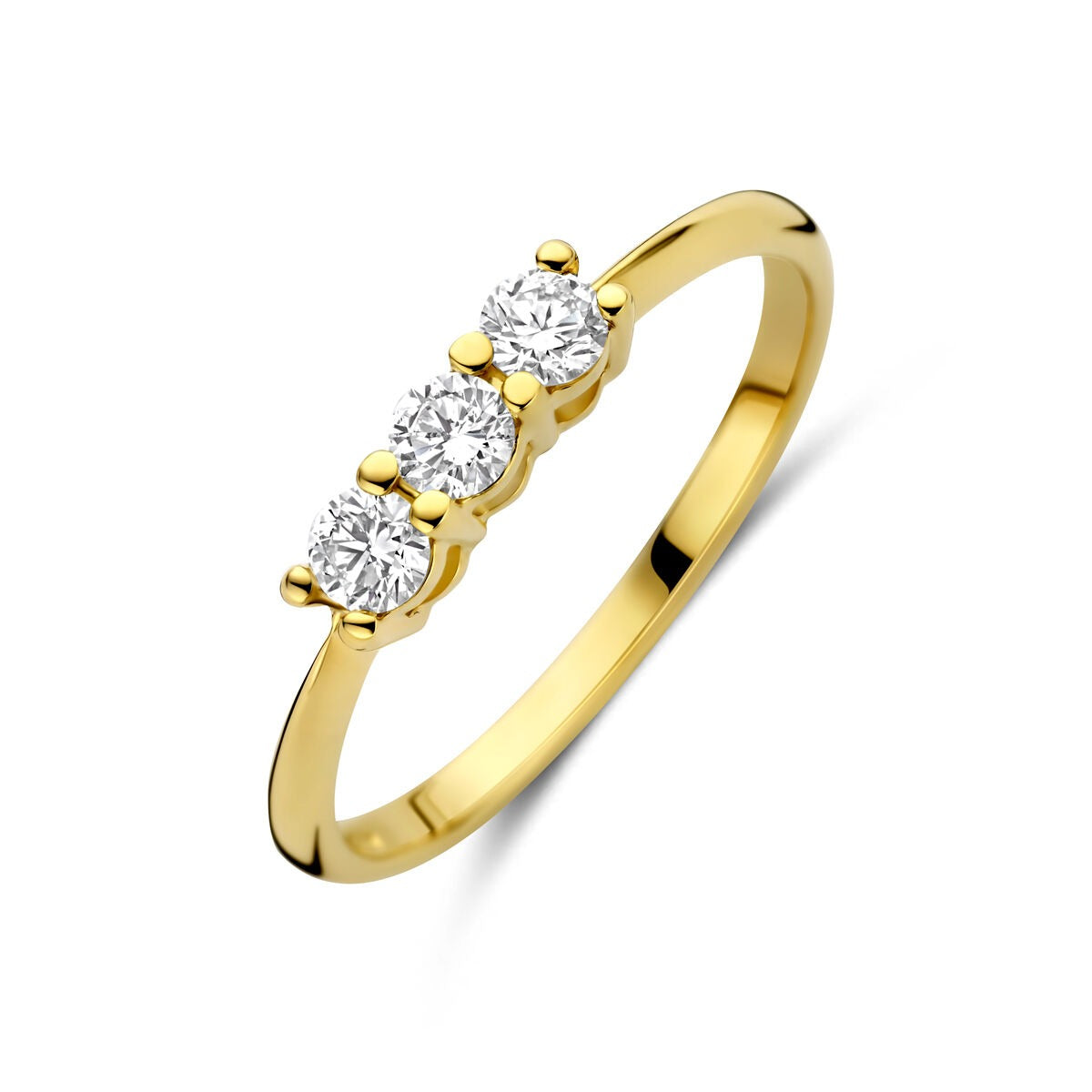 Bague en or jaune 14 carats avec trois diamants synthétiques ronds.
