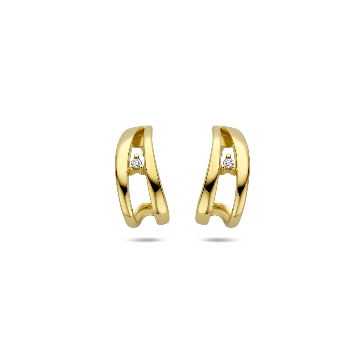 Boucles d'oreilles en or jaune 14 carats avec un diamant, au design moderne et épuré.