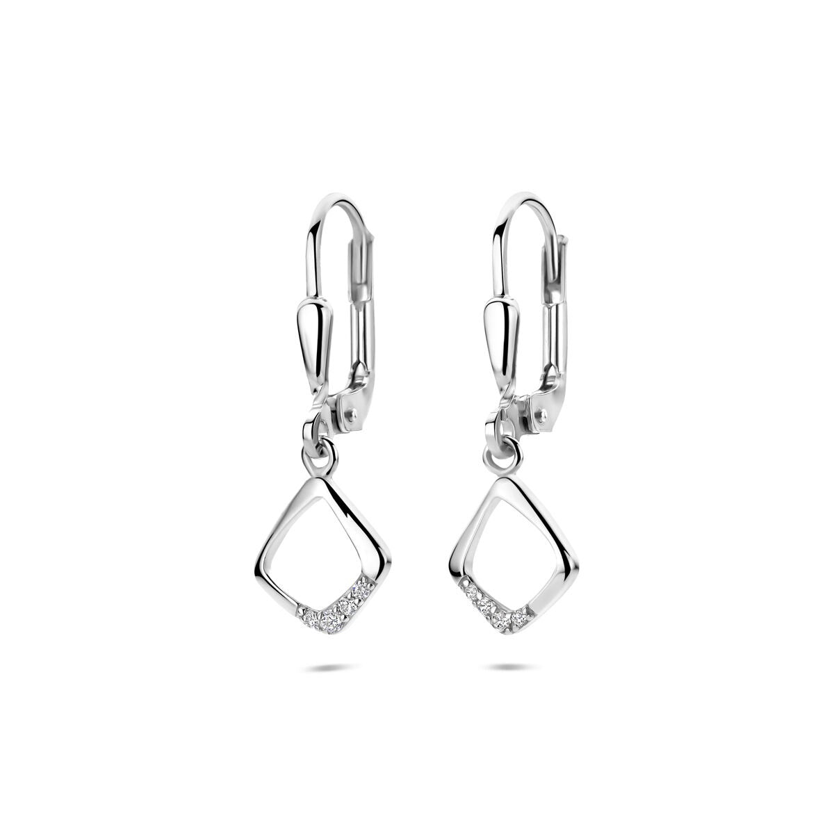 Boucles d'oreilles en argent avec un rang de zirconia, forme losange, longueur de 25 mm.