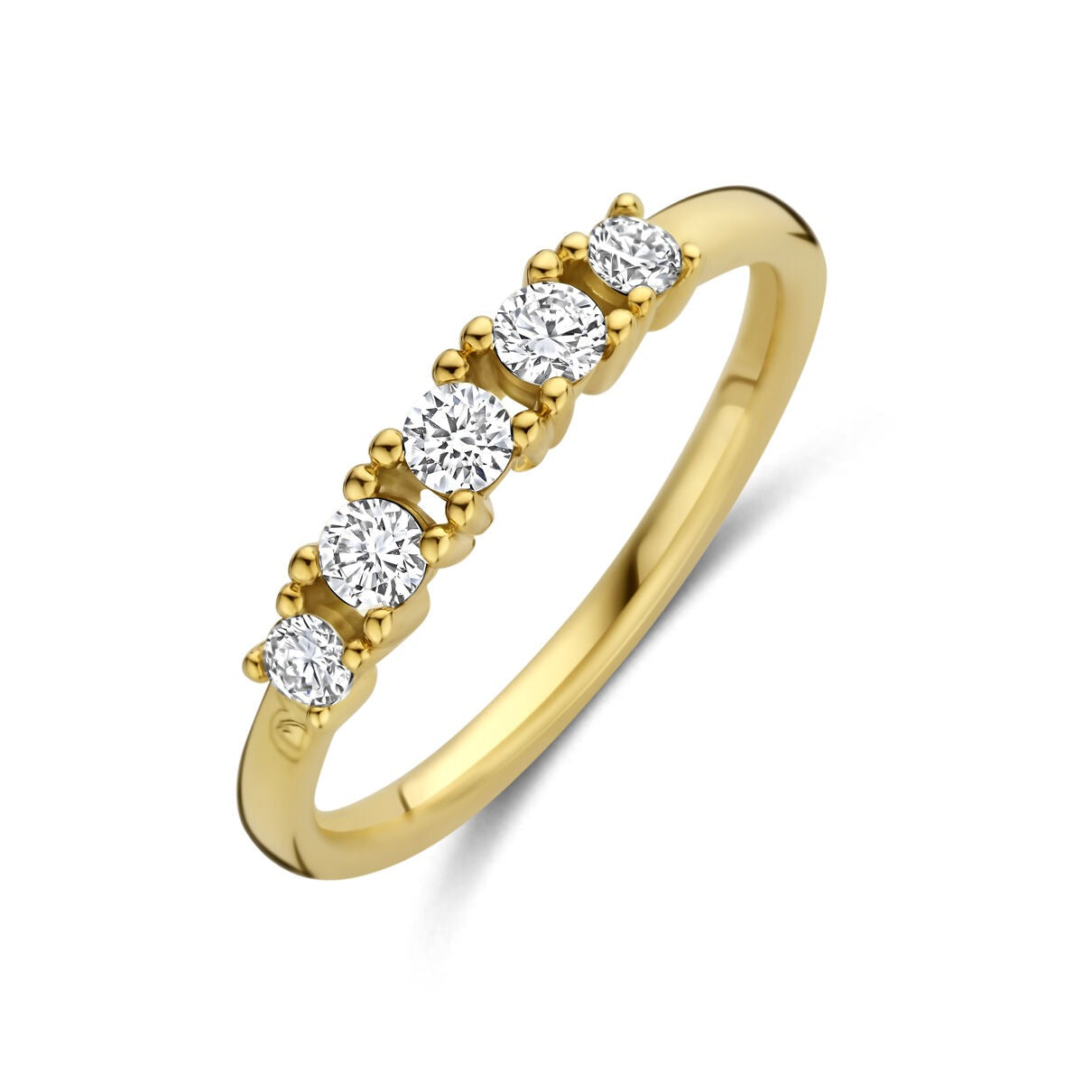 Bague en or jaune 14k ornée de diamants lab grown, avec cinq pierres brillantes.