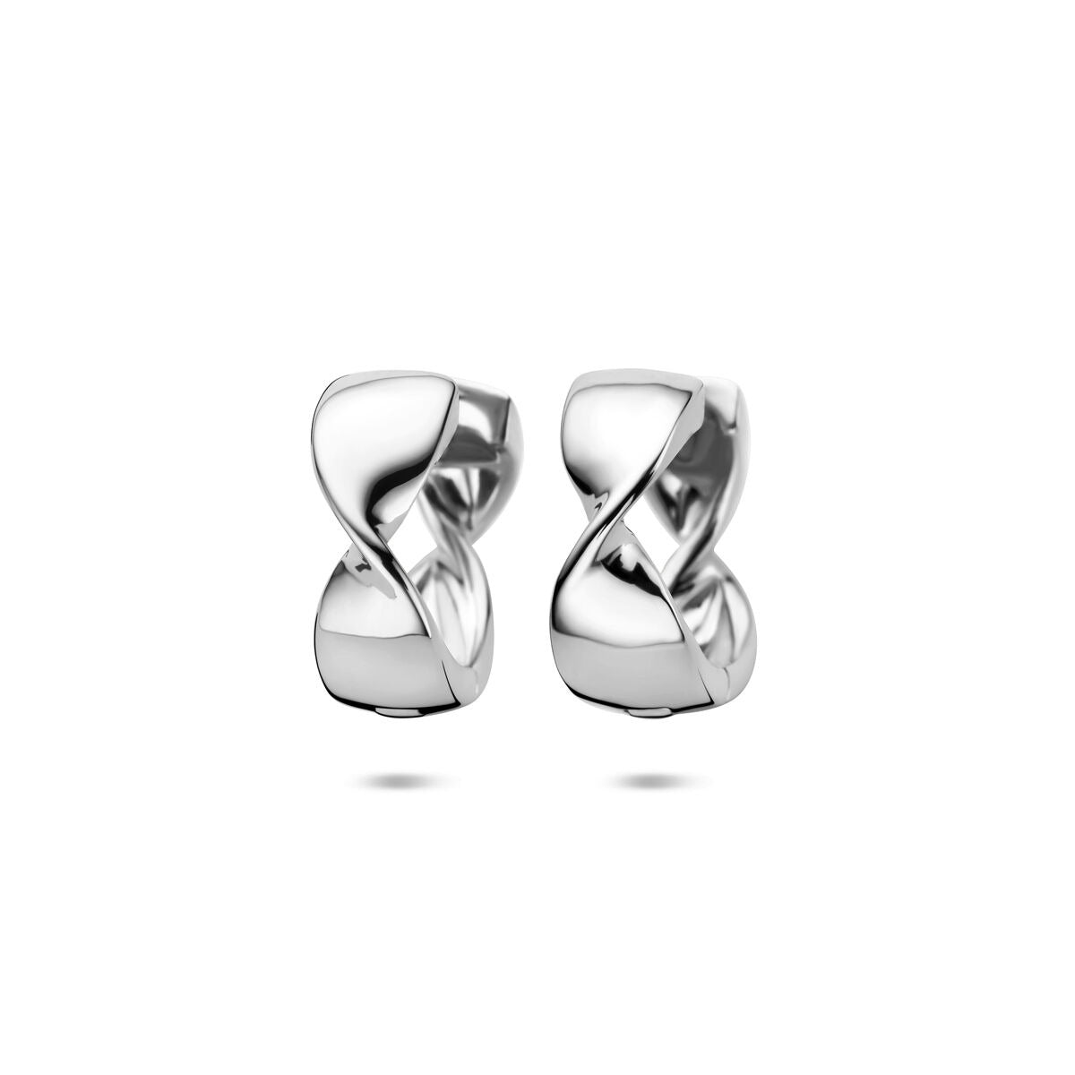 Boucles d'oreilles argentées en forme de spirale, mesurant 15 x 6 mm.