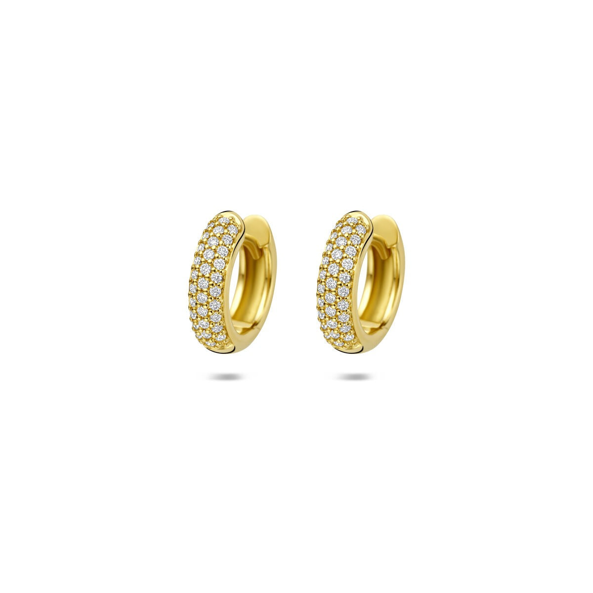 Boucles d'oreilles en or jaune 14 carats avec diamants, de forme ronde et brillante.