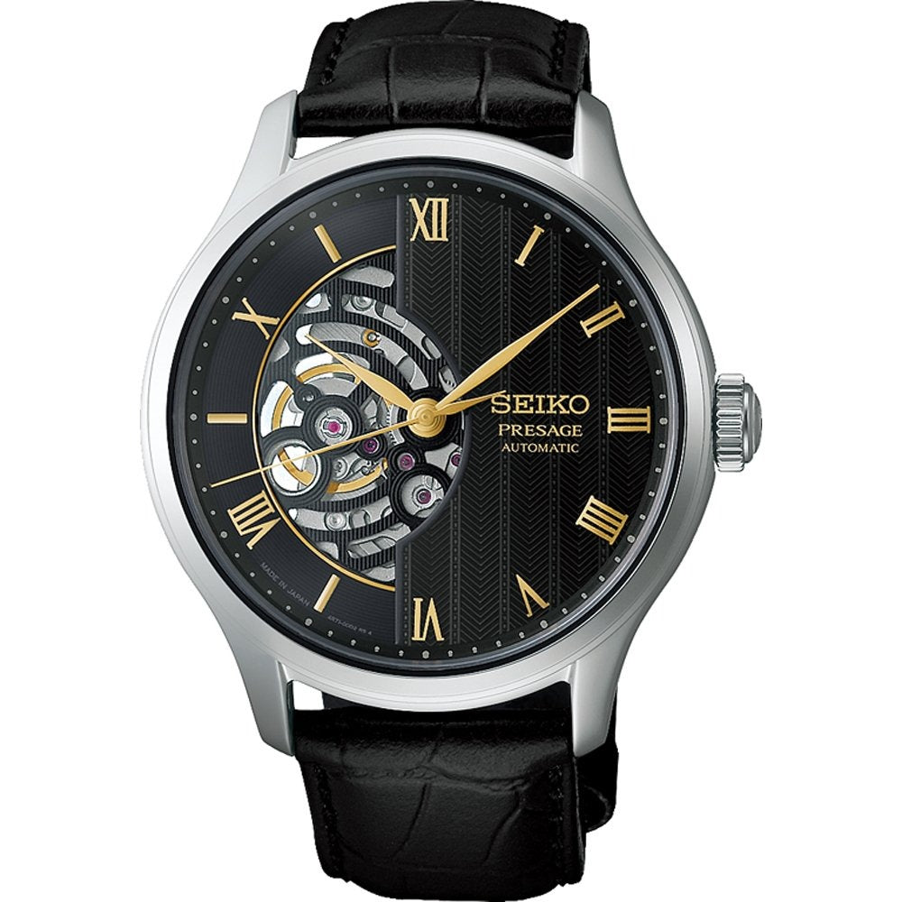 Montre automatique pour homme Seiko avec cadran noir, boîtier argenté et bracelet en cuir noir.