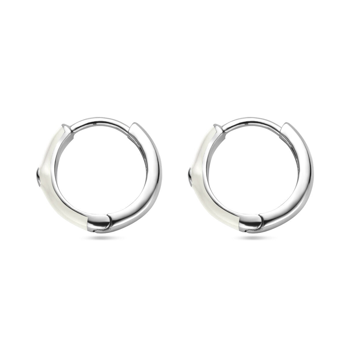 Boucles d'oreilles en argent rhodié avec zirkonia et émail blanc, diamètre de 15 mm.