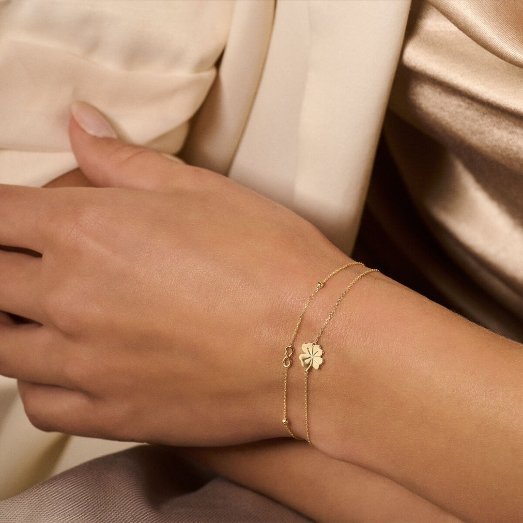 Geelgoudkleurige klaverarmband – 9k