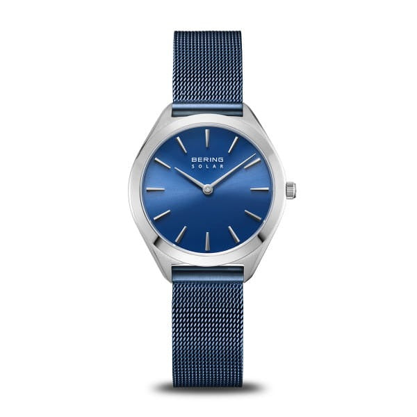 Montre Bering avec boîtier en acier inoxydable, cadran bleu et bracelet en maille milanaise bleu.