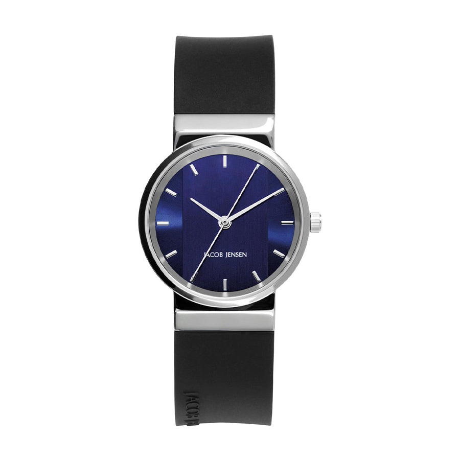 Montre avec boîtier en acier inoxydable, cadran bleu et bracelet en silicone noir.