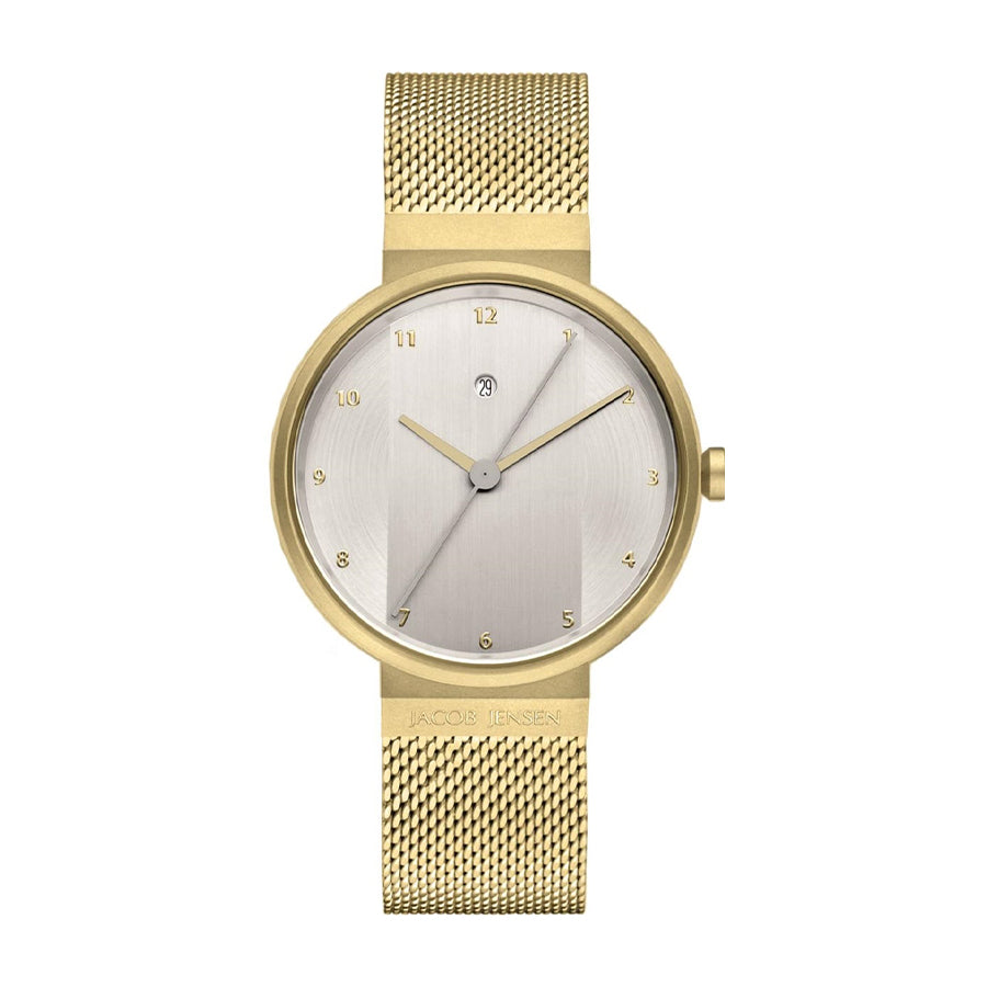 Montre dorée avec un cadran argenté et un bracelet en maille.