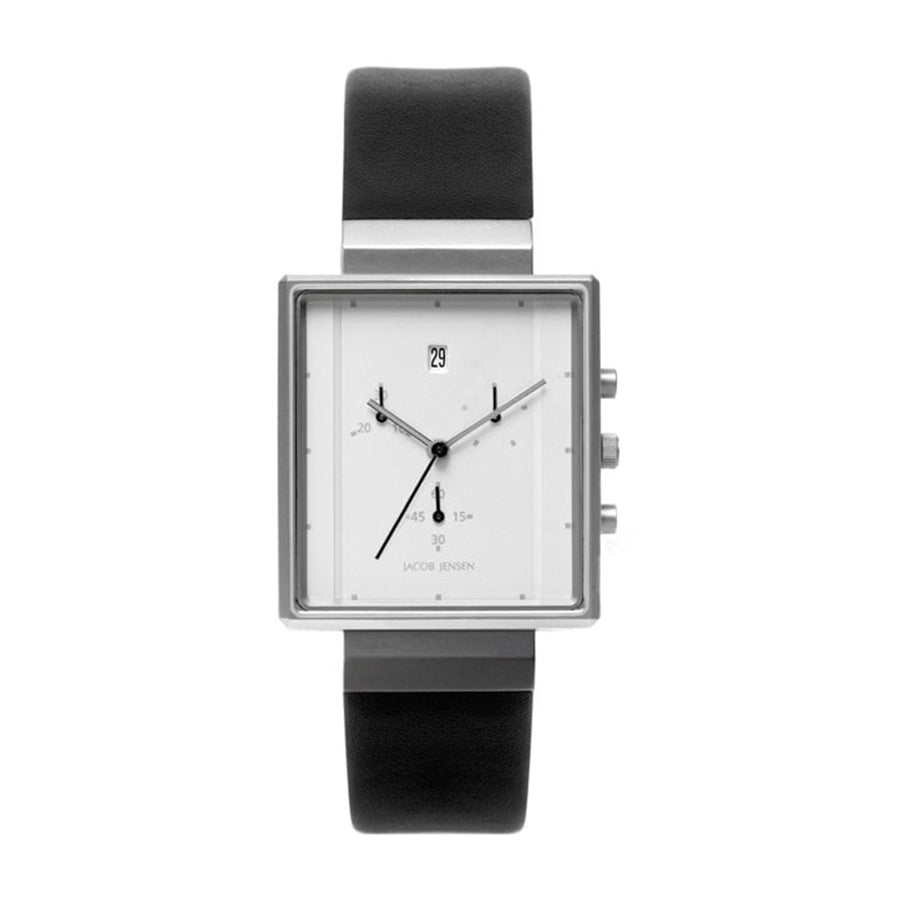 Montre carrée avec boîtier en acier inoxydable, cadran blanc et bracelet en cuir noir.