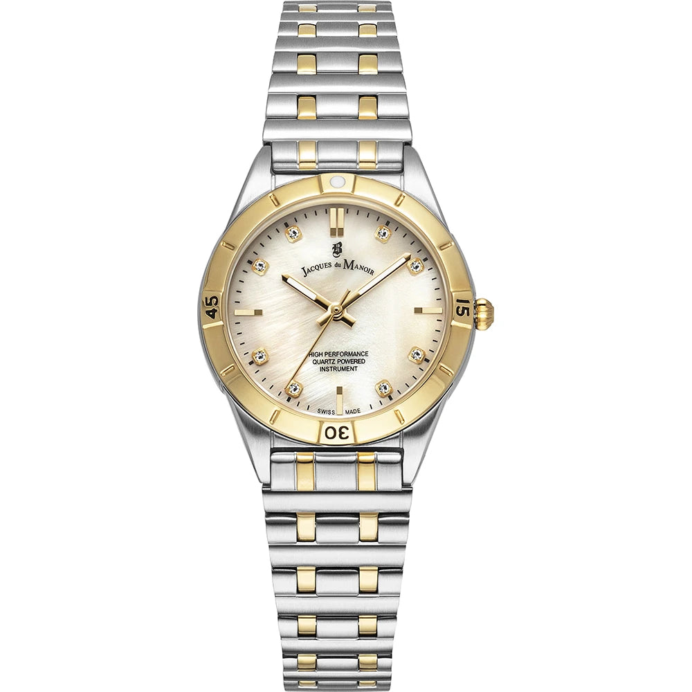 Montre bicolore avec un boîtier argenté et doré, cadran clair et bracelet en acier inoxydable.