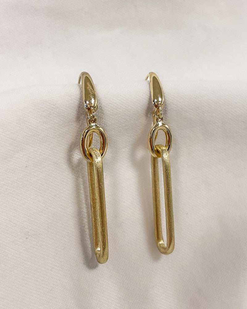 Boucles d'oreilles en or jaune frappantes avec des éléments en or mat - Luxe 14 carats pour femme