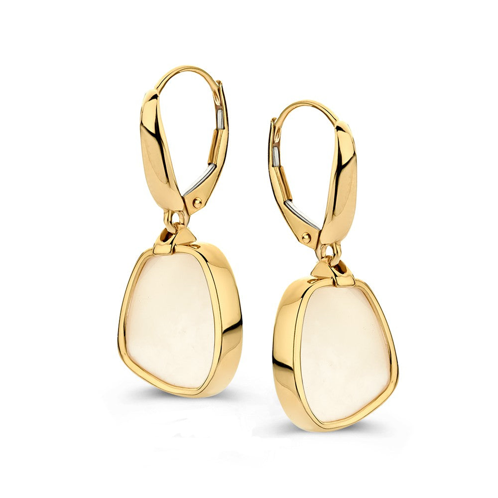 Boucles d'oreilles en or jaune avec des perles organiques et en nacre, design moderne et élégant.