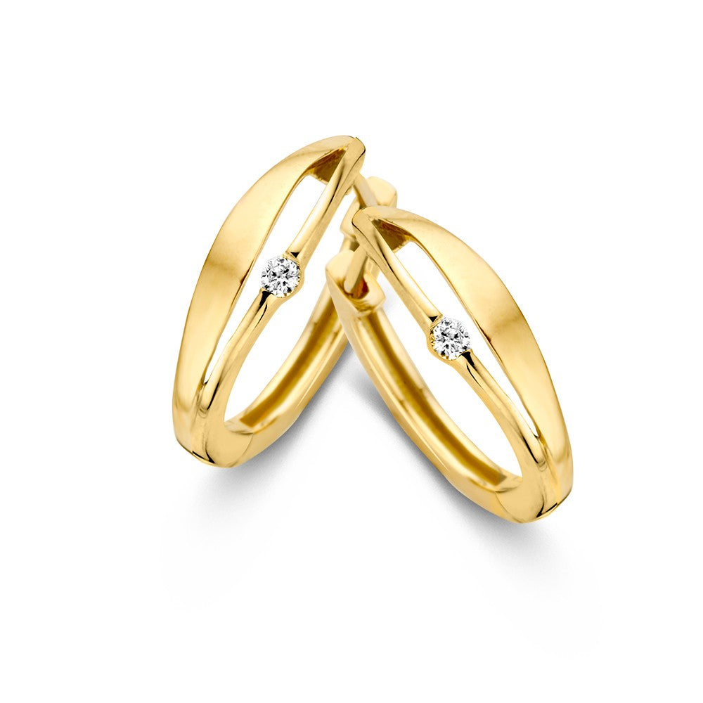 Boucles d'oreilles en or jaune avec un diamant, design subtil et moderne, 0,03 crt.
