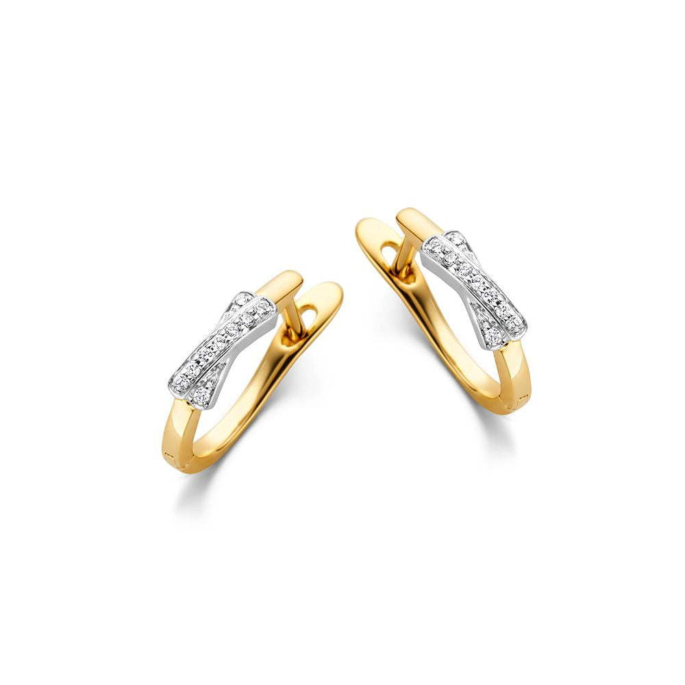 Boucles d'oreilles bicolores en or jaune et blanc 14 carats avec diamants, sertissage en forme de X.