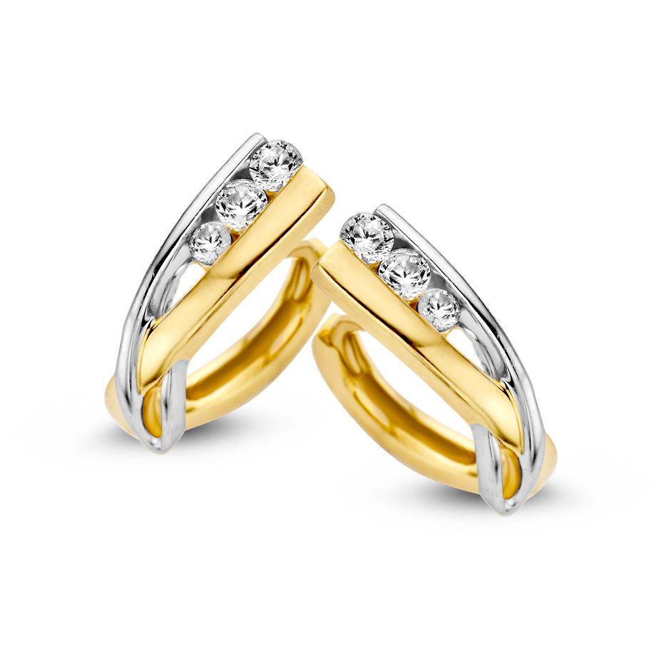 Boucles d'oreilles bicolores en or jaune et blanc avec zirconia, design élégant et tige abaissée.