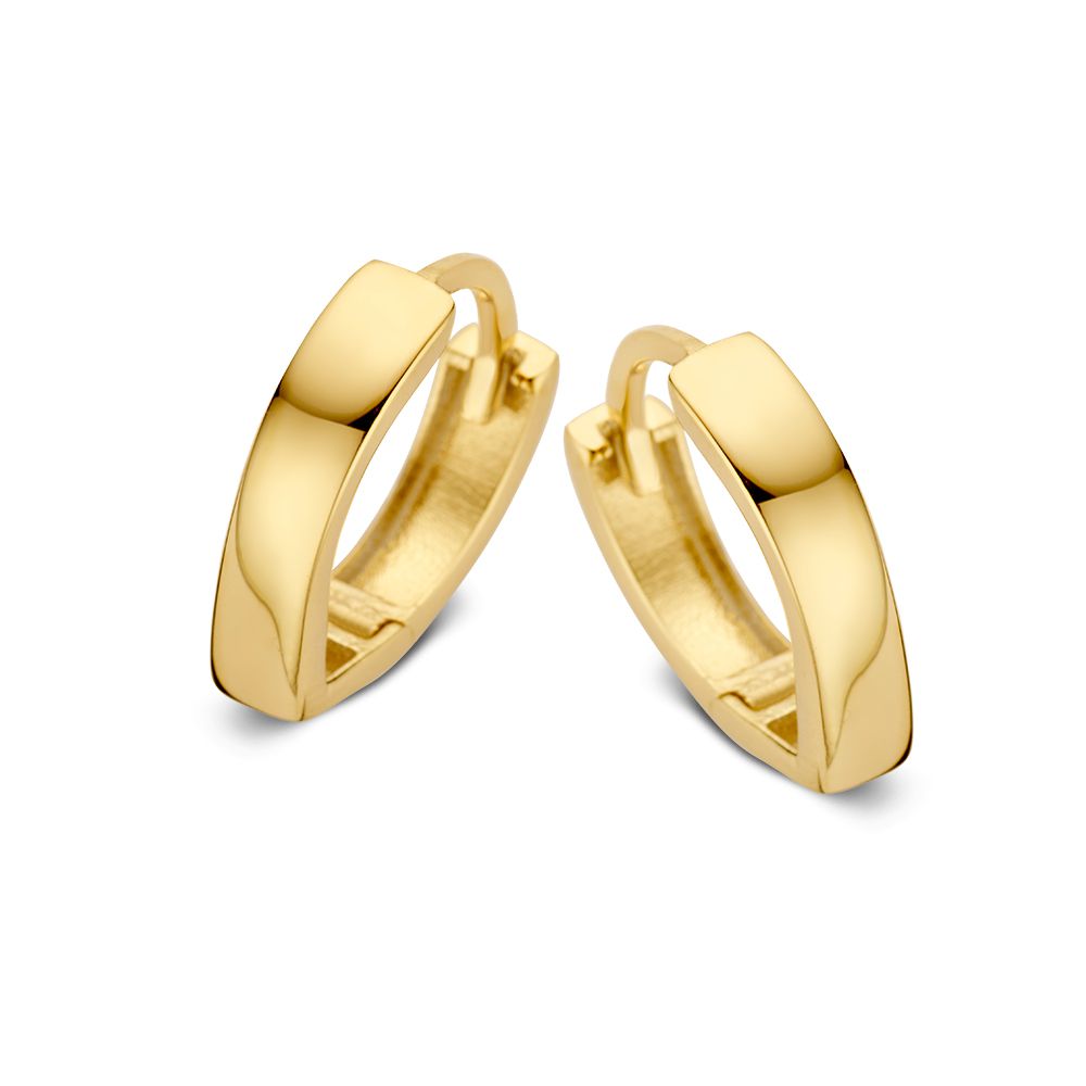 Boucles d'oreilles en or jaune, de forme légèrement arrondie et finition lisse.