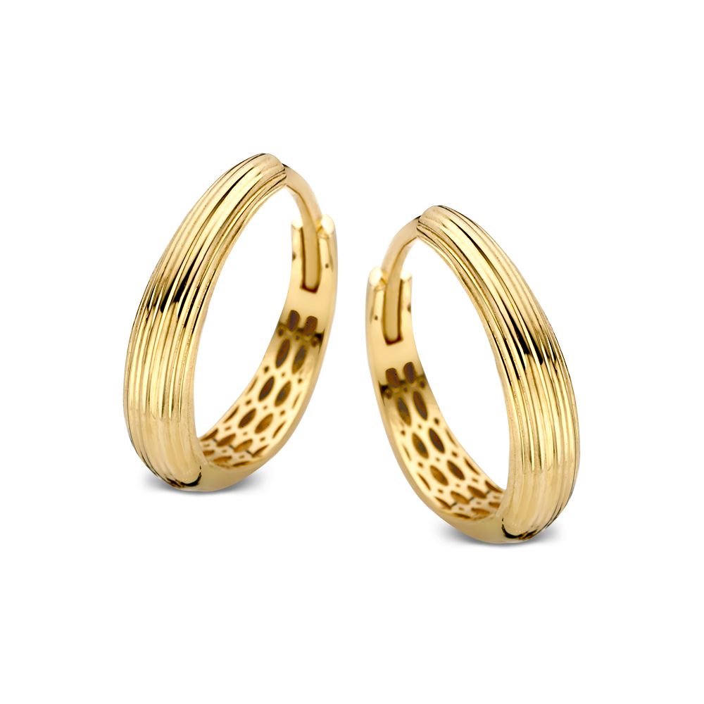 Boucles d'oreilles en or jaune avec un design ludique et raffiné.