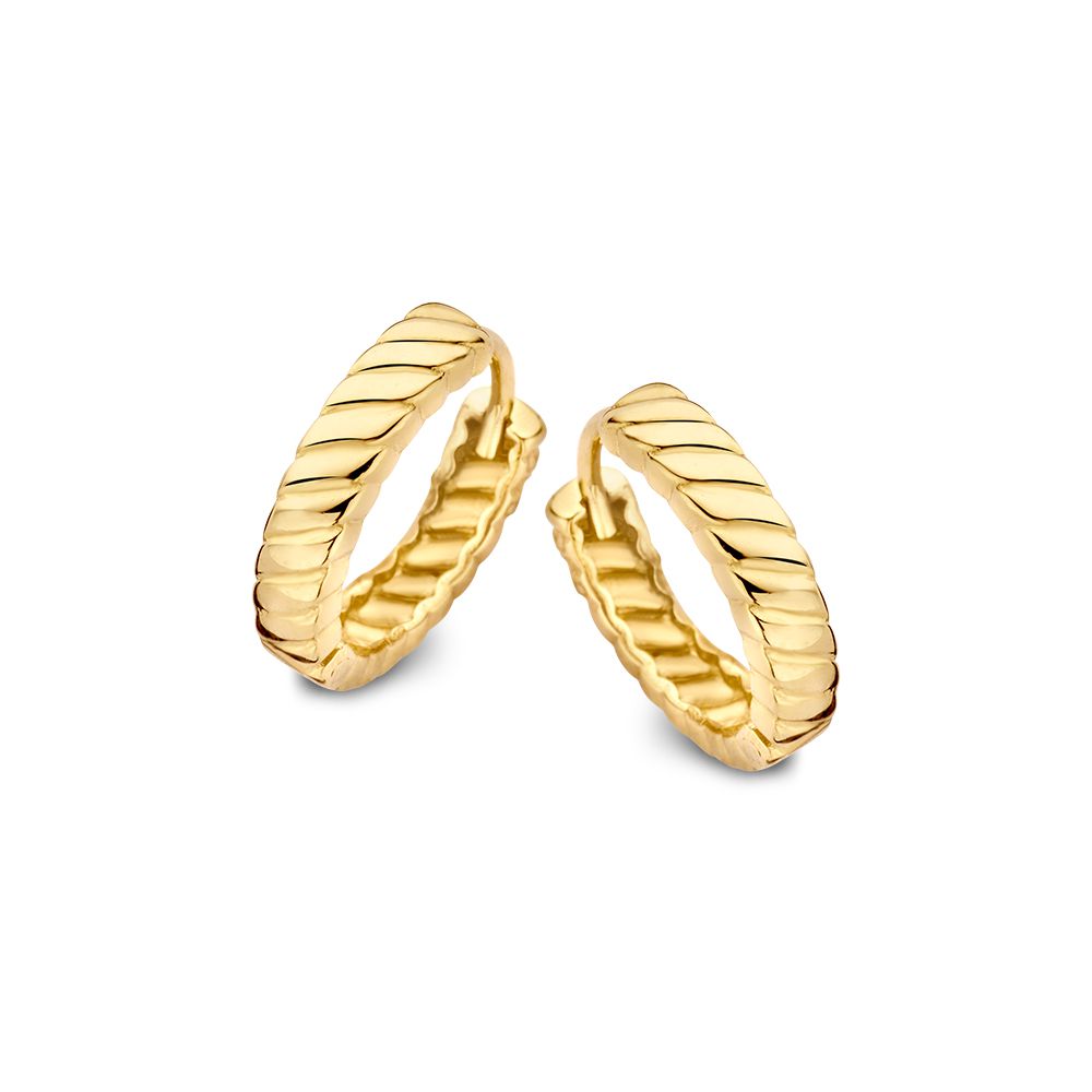 Boucles d'oreilles en or jaune 14 carats avec un motif strié.