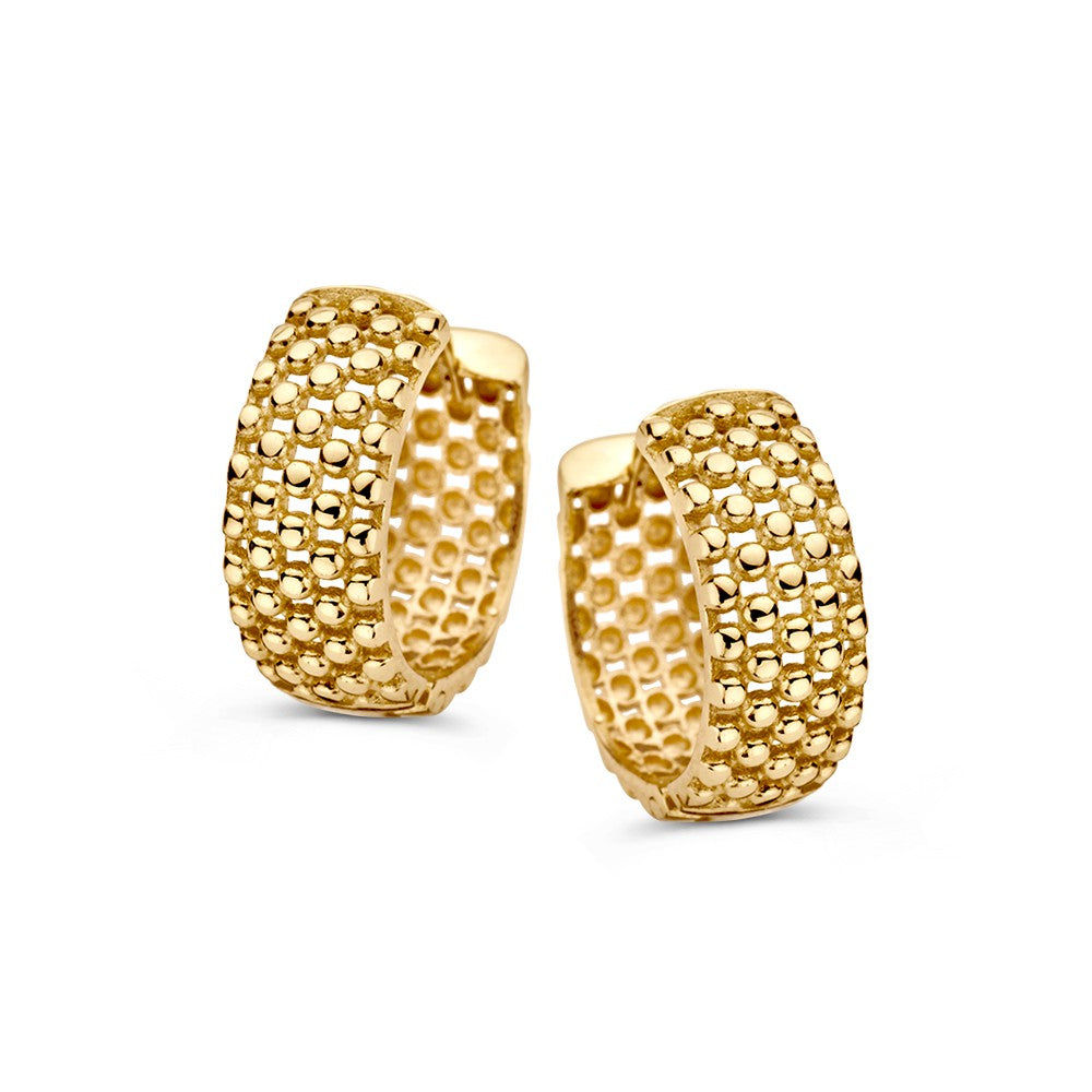 Boucles d'oreilles en or jaune avec un motif de petites billes, forme arrondie et finition brillante.