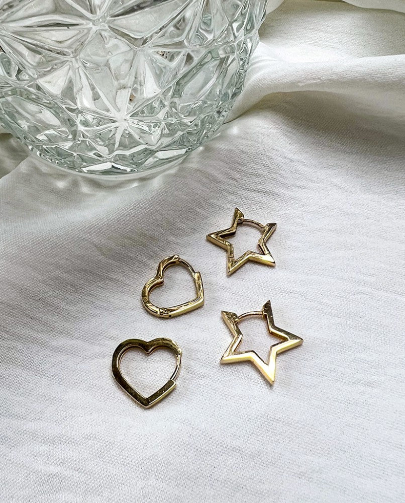 Boucles d'oreilles en or jaune en forme de cœur – Un symbole d'amour et d'élégance