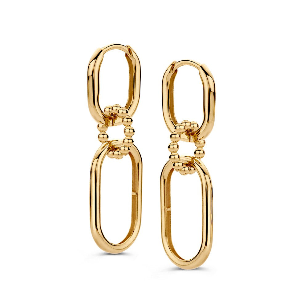 Boucles d'oreilles en or jaune avec des éléments en chaîne, au design audacieux et élégant.
