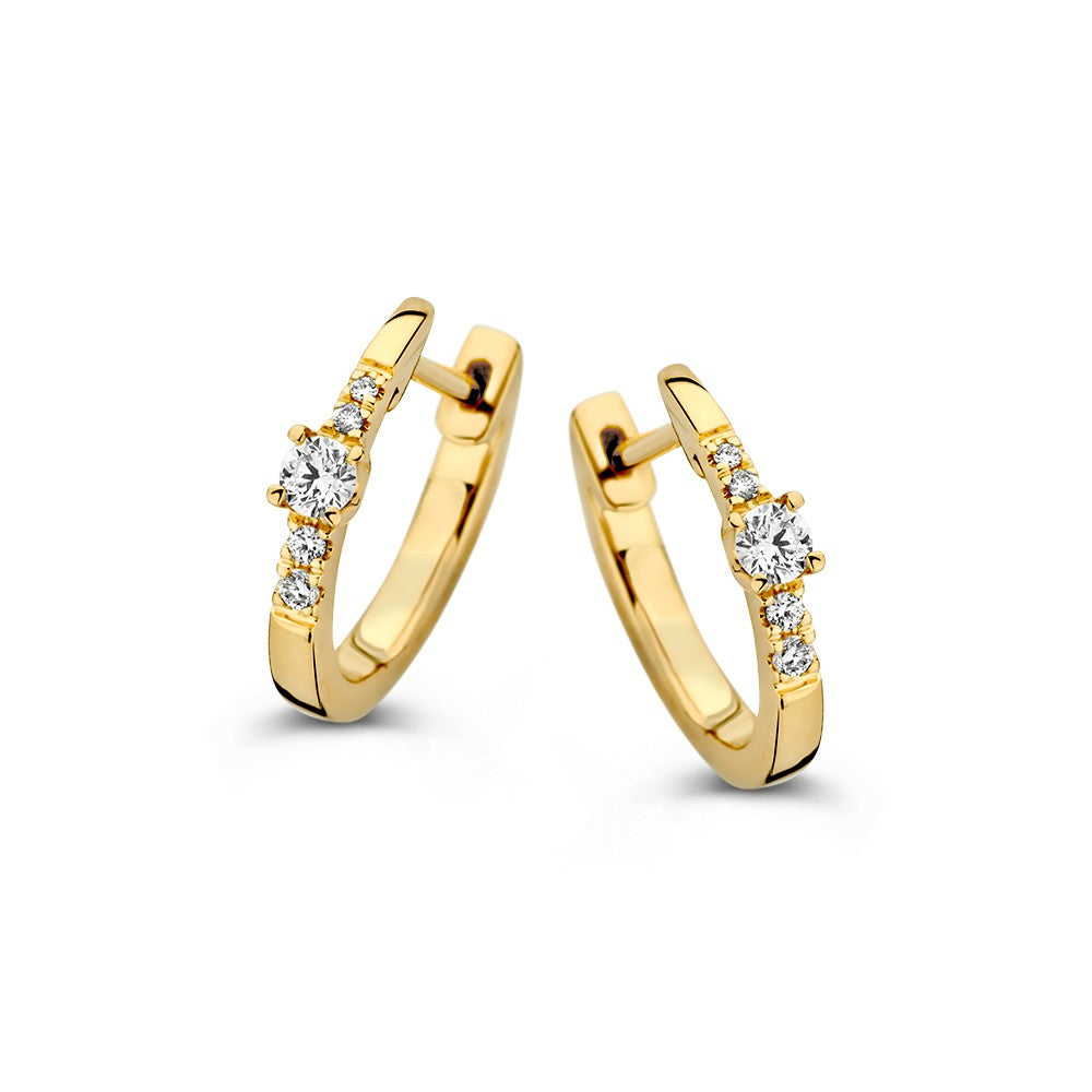 Boucles d'oreilles en or jaune 14 carats, serties de diamants brillants, de 13 mm.