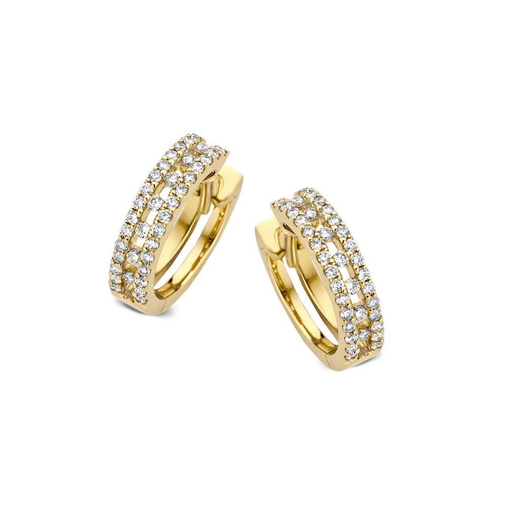 Boucles d'oreilles en or jaune avec diamants, ornées de deux rangées de pierres brillantes.