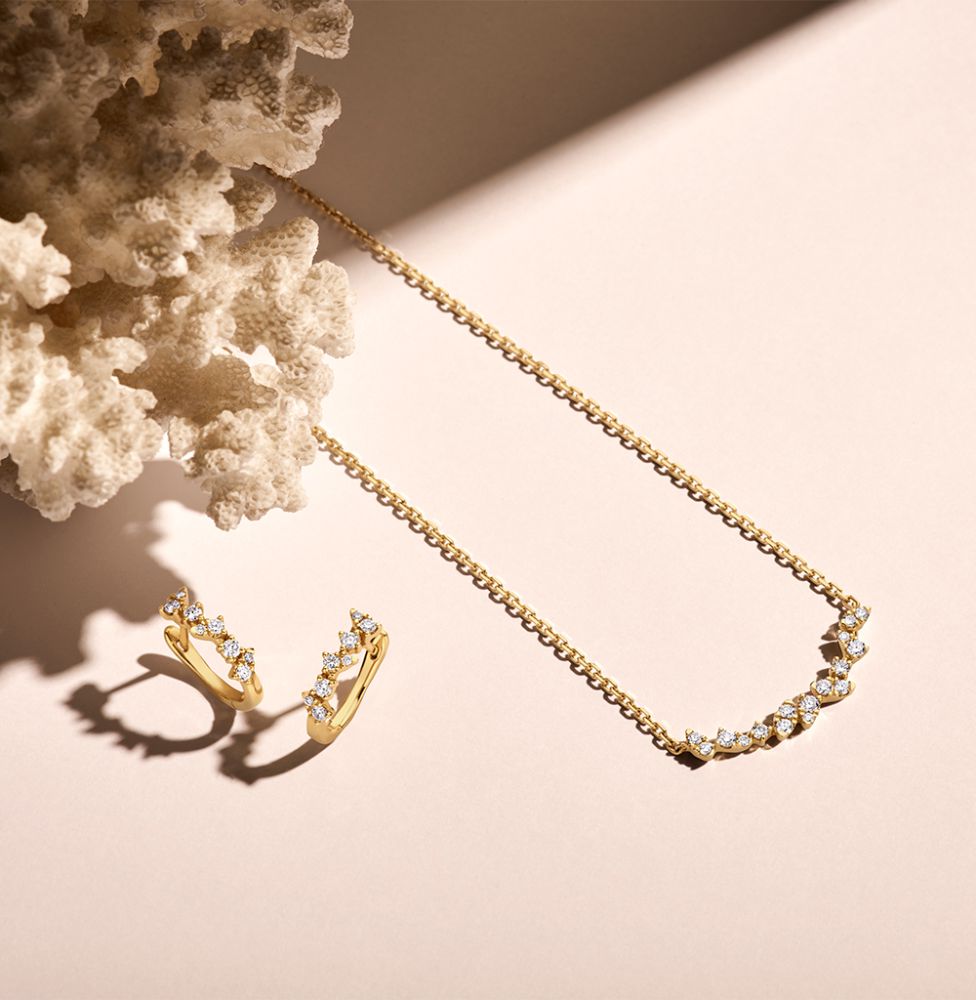 Créoles en Or Jaune avec Diamant : Élégance Raffinée et Luxe Éblouissant 0,32 crt.