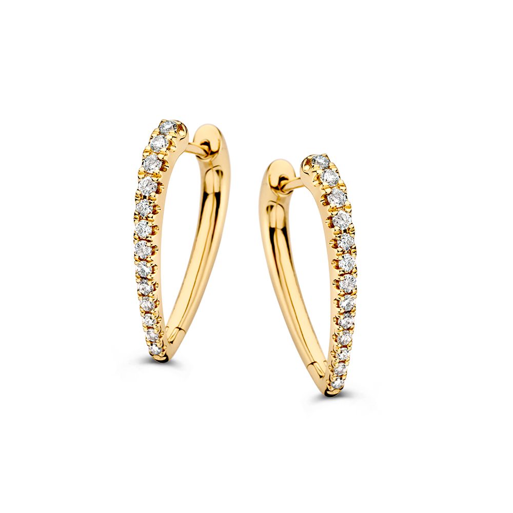 Boucles d'oreilles en or jaune au modèle asymétrique, ornées de diamants de 0,36 crt.