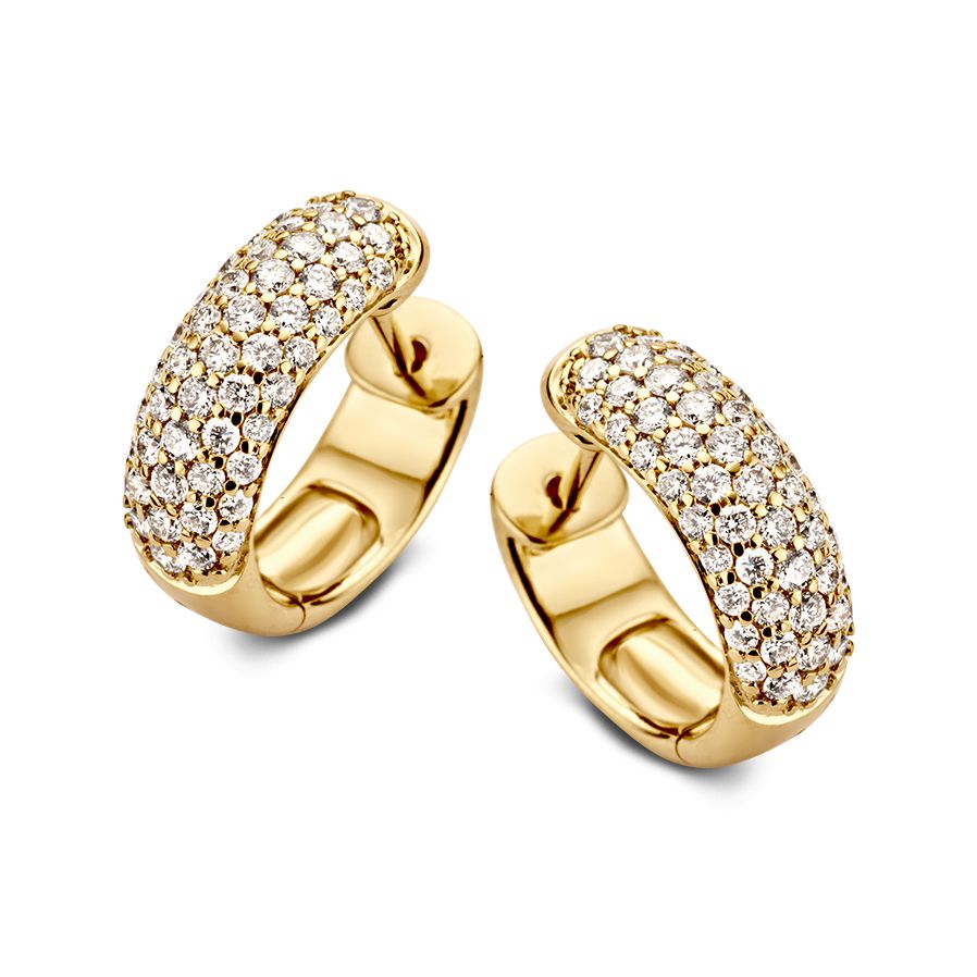 Boucles d'oreilles en or jaune avec des pendentifs entrelacés et des diamants scintillants de 0,96 ct.