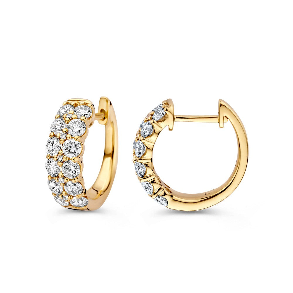 Luxe Créoles en Or Jaune avec des Diamants Étincelants en Sertissage Pavé 1,72 crt.