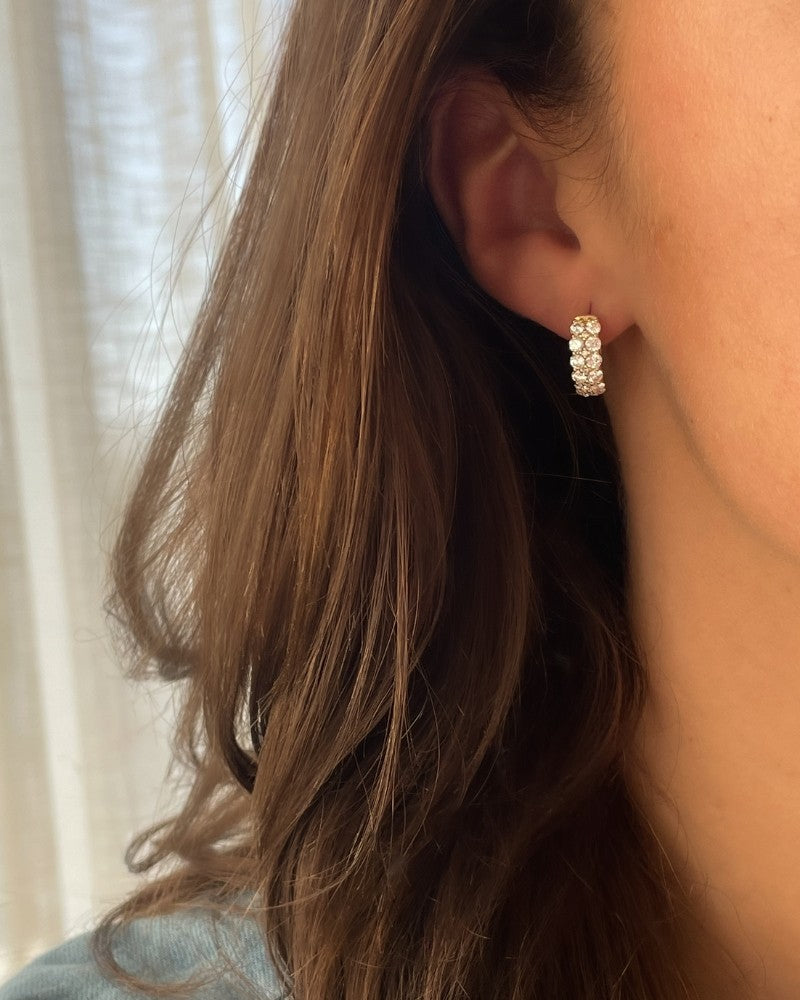 Luxe Créoles en Or Jaune avec des Diamants Étincelants en Sertissage Pavé 1,72 crt.