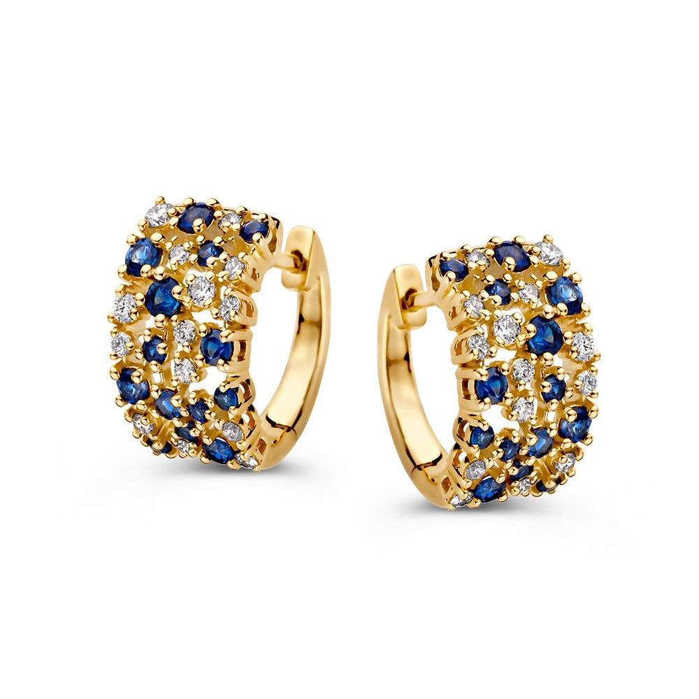 Boucles d'oreilles en or jaune élégantes ornées de saphirs bleus et de diamants.