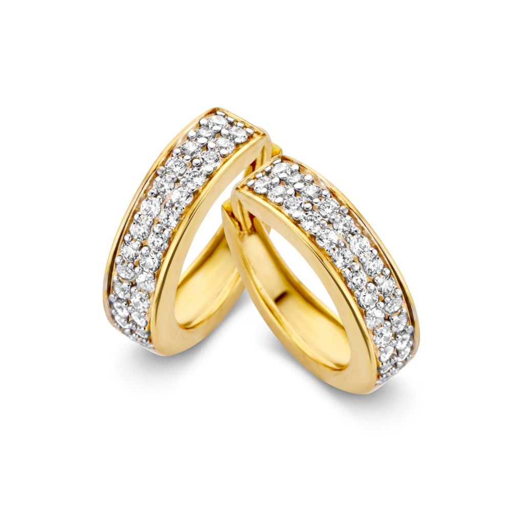 Boucles d'oreilles en or jaune 14 carats avec zircons en sertissage pavé.