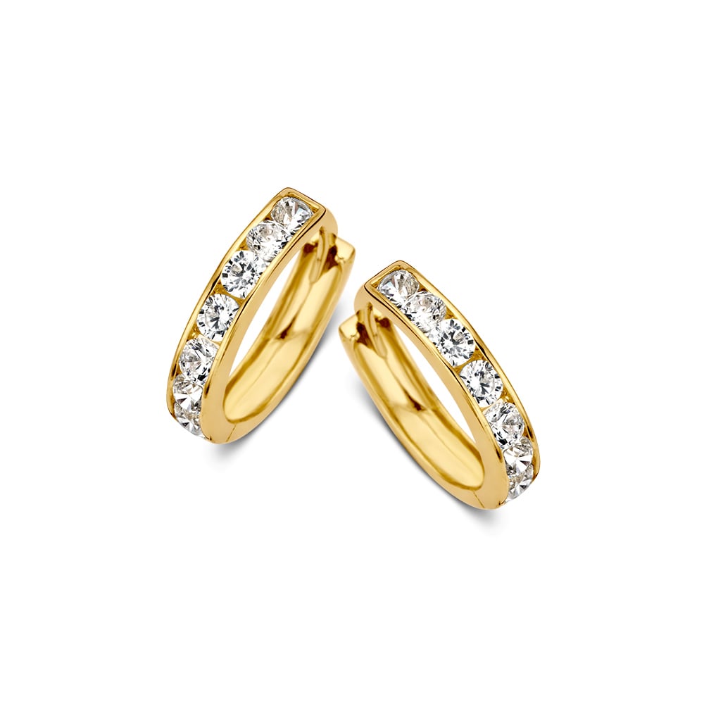 Boucles d'oreilles en or jaune avec des zircons en sertissage rails, design élégant et intemporel.