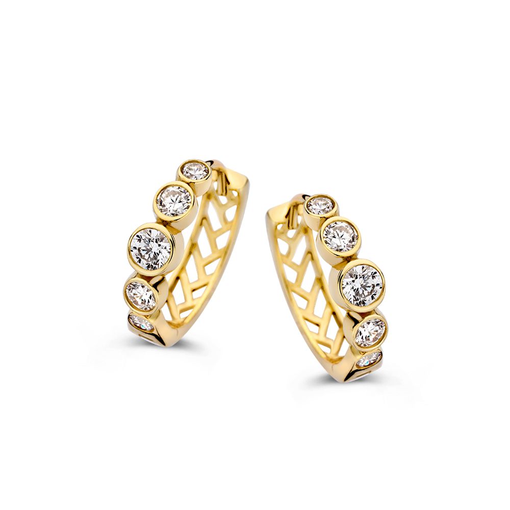 Boucles d'oreilles en or jaune 14 carats avec zircones, en forme ronde avec des sertissages.