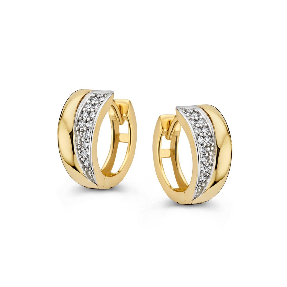 Boucles d'oreilles en or jaune élégantes avec des zirconias en pavé.