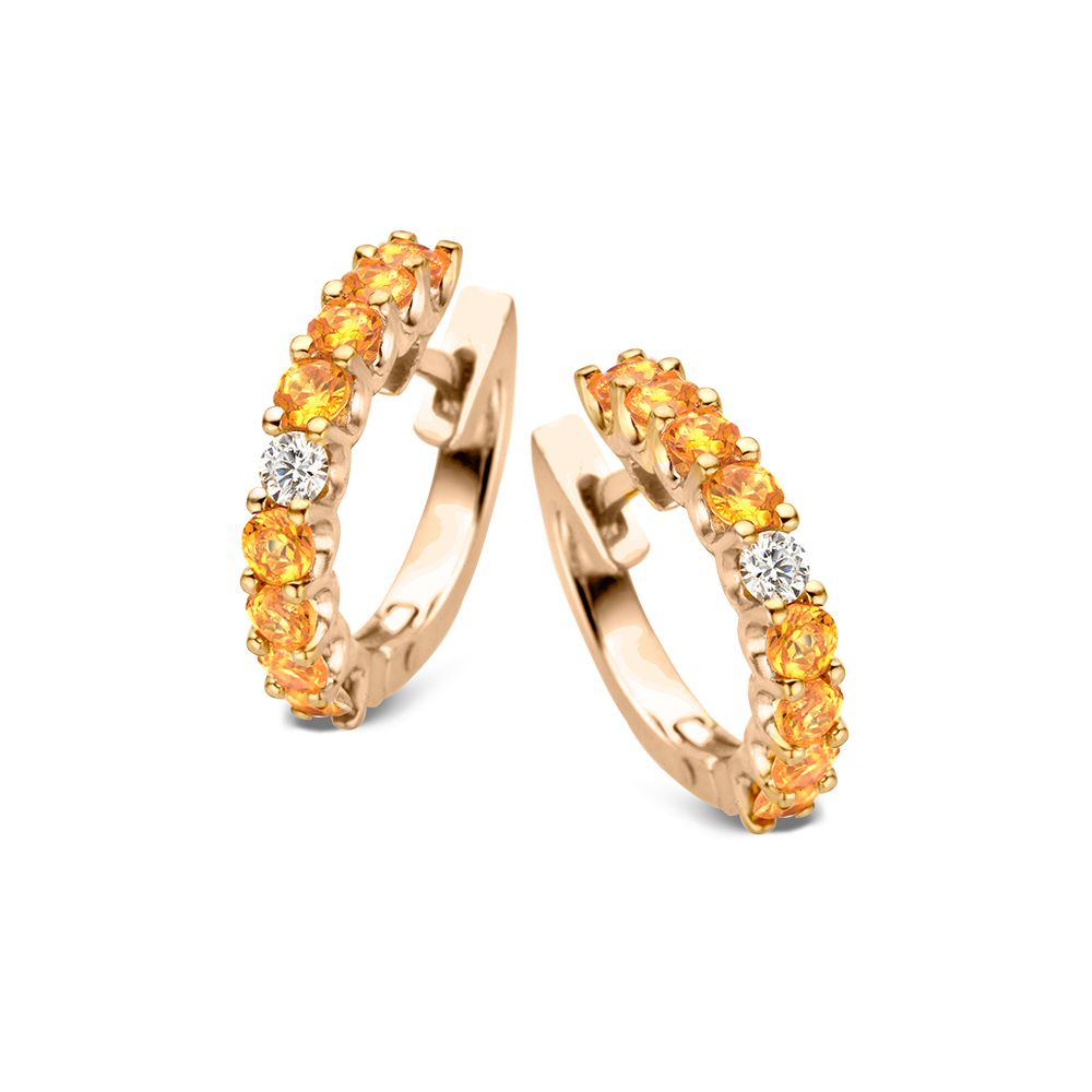 Boucles d'oreilles en or rose 18 carats ornées de saphirs orange et de diamants.