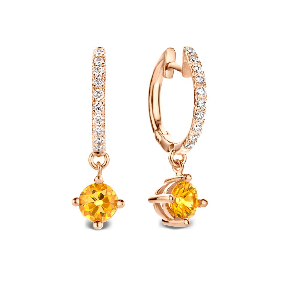 Boucles d'oreilles en or jaune de 18 carats, ornées de diamants et de saphirs orange.
