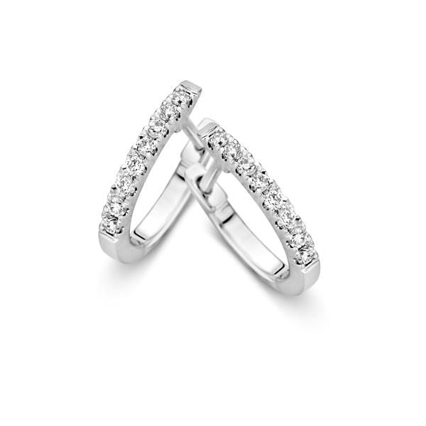 Boucles d'oreilles en or blanc avec des diamants en sertissage moderne, 0,21 crt.
