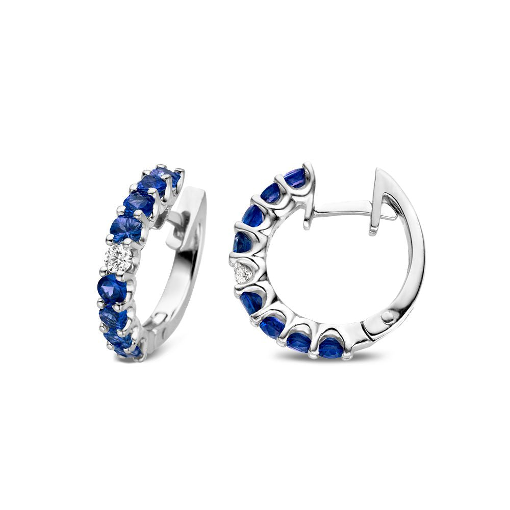 Créoles en or blanc 18kt avec saphirs bleus et diamant – Van der Kooij bijou de luxe
