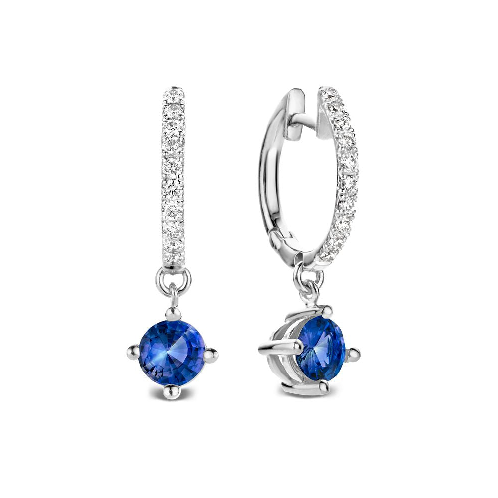 Boucles d'oreilles en or blanc 18 carats avec saphirs bleus et diamants, design élégant.