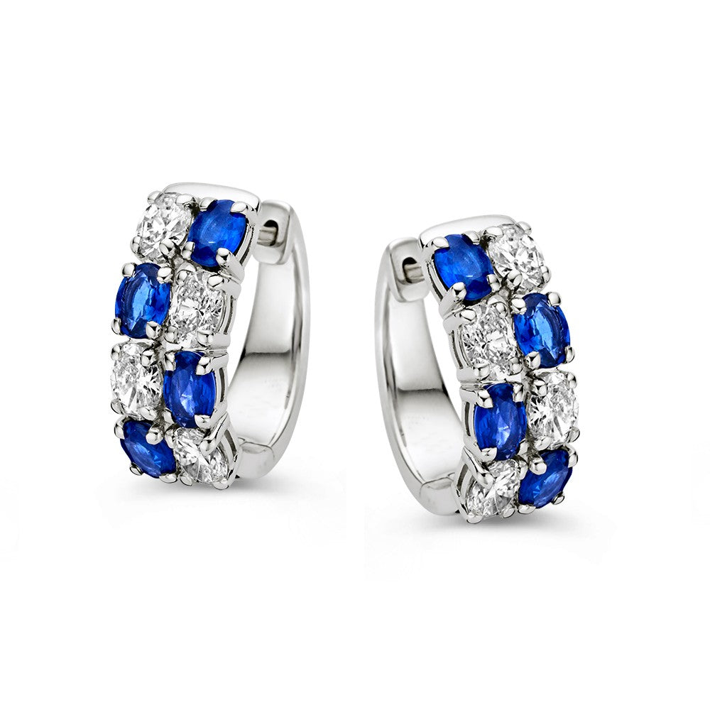 Boucles d'oreilles en or blanc avec saphirs bleus ovales et diamants, 1,60 ct de saphir et 1,20 ct de diamant.