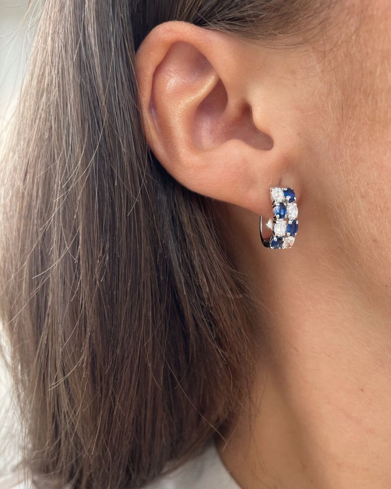 Créoles en or blanc avec saphirs bleus taillés en ovale et diamants – 1,60 crt de saphir, 1,20 crt de diamant