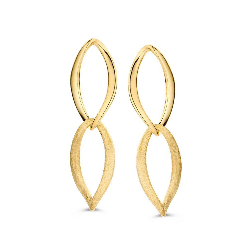 Boucles d'oreilles en or jaune avec un design en forme de double boucle.