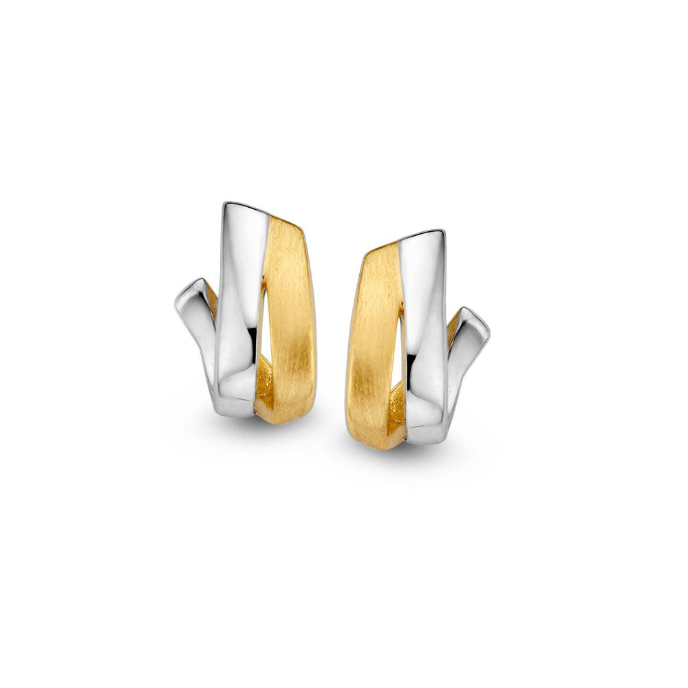 Boucles d'oreilles bicolores en or 14 carats avec finition mate et polie, sans pierre.